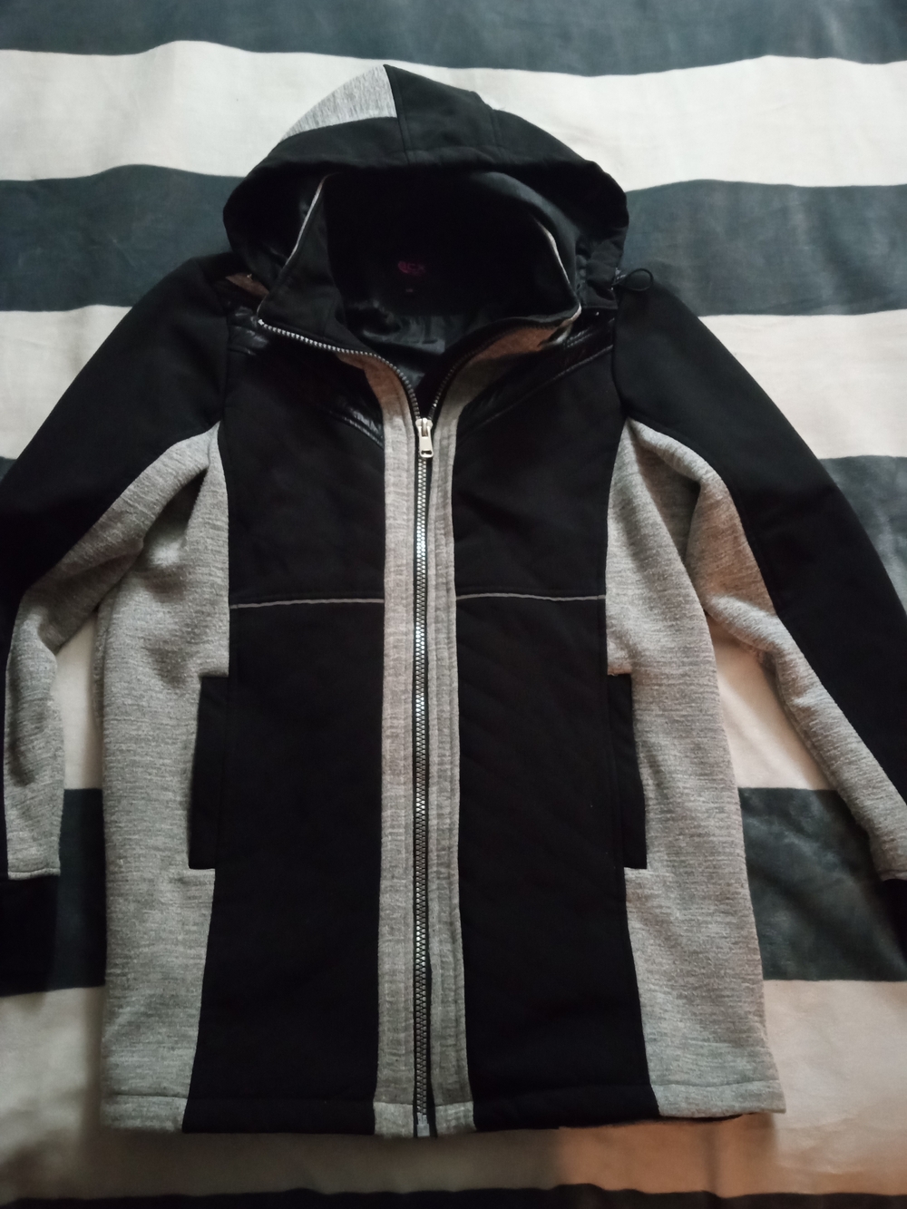 Women’s Hooded Ski Jacket - Black & Gray